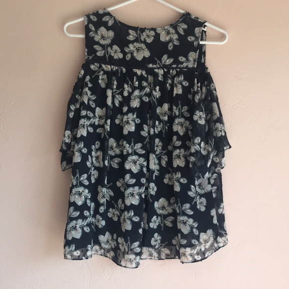 Anthro Moon River cold shoulder top size medium - Picture 3 of 12